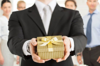 Корпоративные подарки для клиентов и их влияние на имидж компании